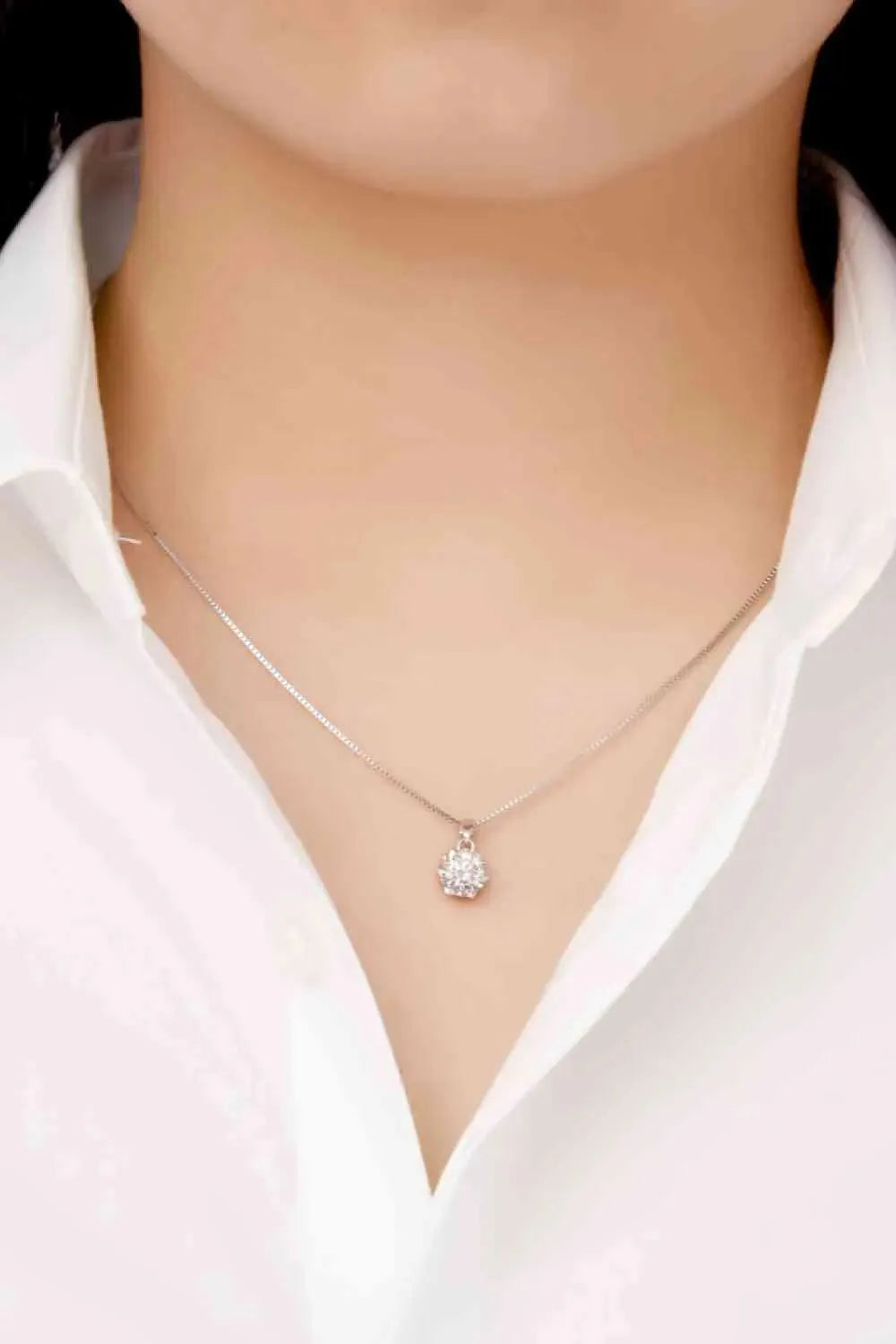 1 Carat Moissanite Pendant Platinum-Plated Necklace Moissanite - Tophatter Daily Deals
